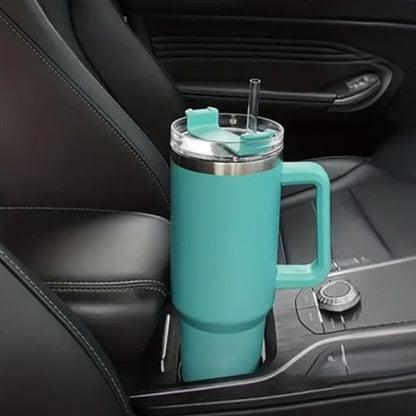 Gourde-isotherme-paille-pratique-voiture